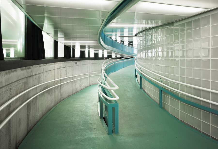 Accesos y pasillos con rampas del Centro Escénico Pupaclown